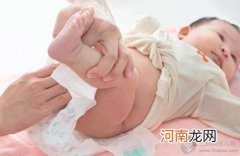 新生儿出生7天黄疸吃奶时嘴巴手脚发黑紫怎么回事？