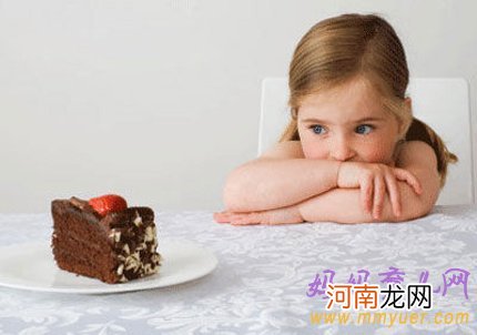 如何让孩子吃好零食？家长选择零食要“擦亮眼”