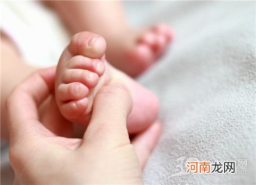 出生婴儿黄疸图片