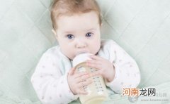 为患病的宝宝精心调制断奶食品