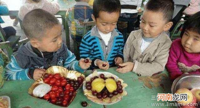 幼儿园小班社会活动《我爱吃水果》