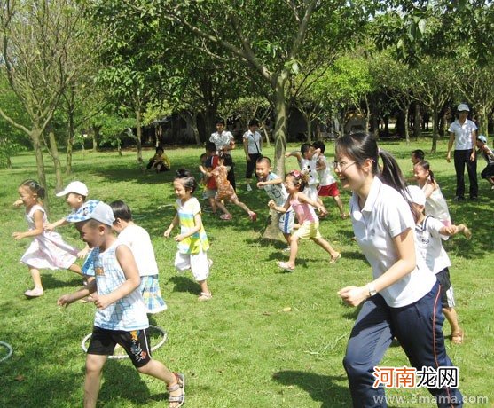 幼儿园运动会亲子游戏表演