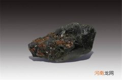 黑石头重量比一般的重有磁性小心是“陨石”