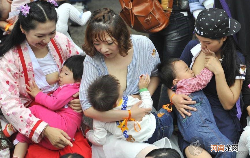 福州上百名妈妈街头哺乳引争议 母乳喂养的好处