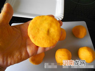 附图 1-3岁宝宝食谱——美味南瓜饼的做法步骤