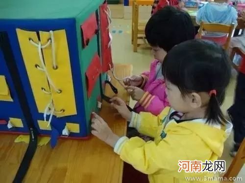 幼儿园小班亲子游戏老师演讲稿