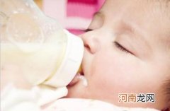 是否能让宝宝吃奶时不睡觉吗?