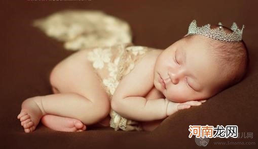 宝宝扁头是因为睡觉的姿势不正确？这种睡觉姿势好吗？