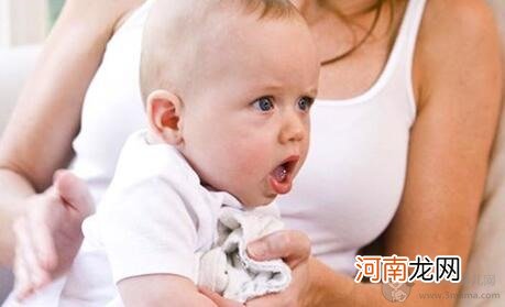 婴儿喝奶后打嗝怎么办 如何给宝宝拍嗝