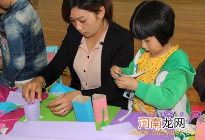 幼儿园孩子“奇葩”作业 让全能爸妈们直喊“吃不消”