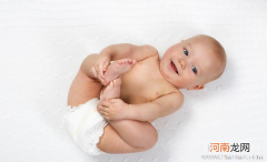 不同月龄的宝宝需要不同的尿布
