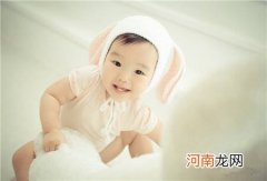 初乳很黄是怎么回事?初乳中的蛋白质高吗?