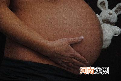 怀孕七个月乳房挤出黄水