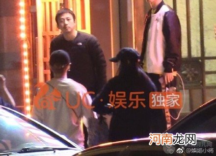 鹿晗私下很宠关晓彤忘拉窗帘酒店激吻图 关晓彤怀孕化验单咋回事