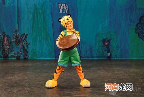 中国木偶剧院精彩演出现代童话剧《三只小老虎》