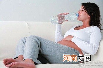 孕妇每天喝多少水合适