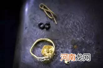 黄金变成白色是不是质量有问题