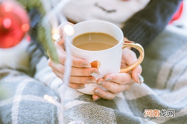 崔玉涛谈哺乳期喝奶茶 这些后果你都想到了吗