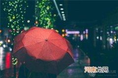 适合下雨天发的朋友圈有意境的简单说说短句子