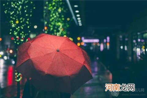 适合下雨天发的朋友圈有意境的简单说说短句子