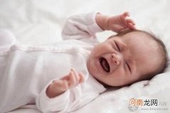 婴儿睡觉不踏实哭闹的真相 与这两大因素息息相关