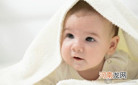哺乳期别乱吃 小心引起宝宝湿疹