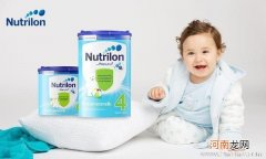 一个月的男宝宝吃多少的奶粉？宝宝的牛奶如何选择？