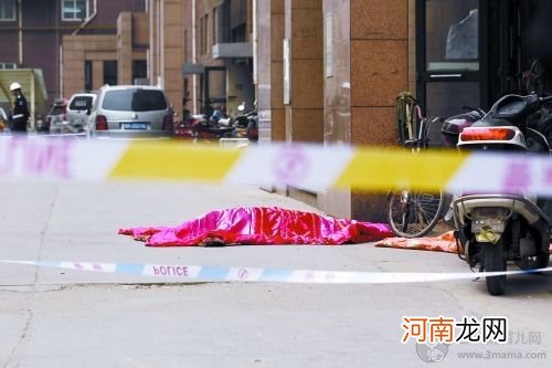 女子产后抑郁抱10个月女儿跳楼身亡