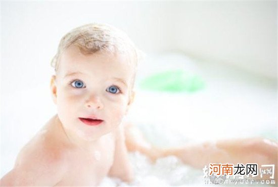 别再问宝宝感冒可以洗澡吗 宝宝感冒洗澡的惊人好处！