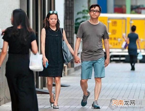 庾澄庆老婆被曝怀二胎 57岁哈林再当爸