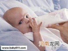 宝宝为什么易吐奶？