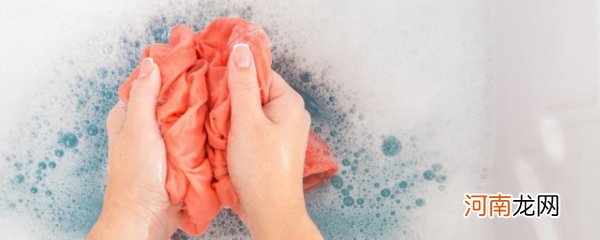 洗染发剂弄衣服上如何洗 怎么清洗弄到衣服上的染发剂