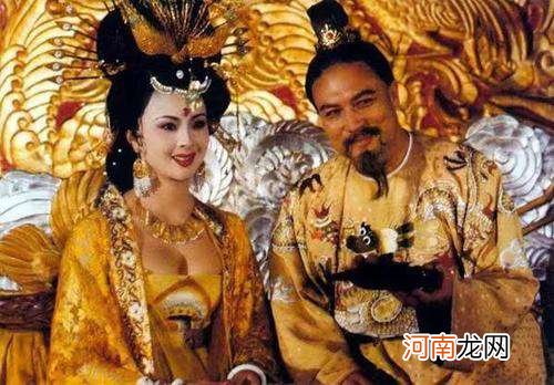 李白一生浪漫，他的妻子都是何身份？与杨贵妃又有什么关系？