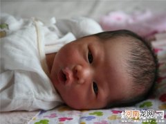 刚出生婴儿眼屎多怎么办 盘点刚出生婴儿的护理之法