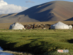 蒙古人都住在蒙古包，那上厕所洗澡要怎么解决？本土姑娘道出实情