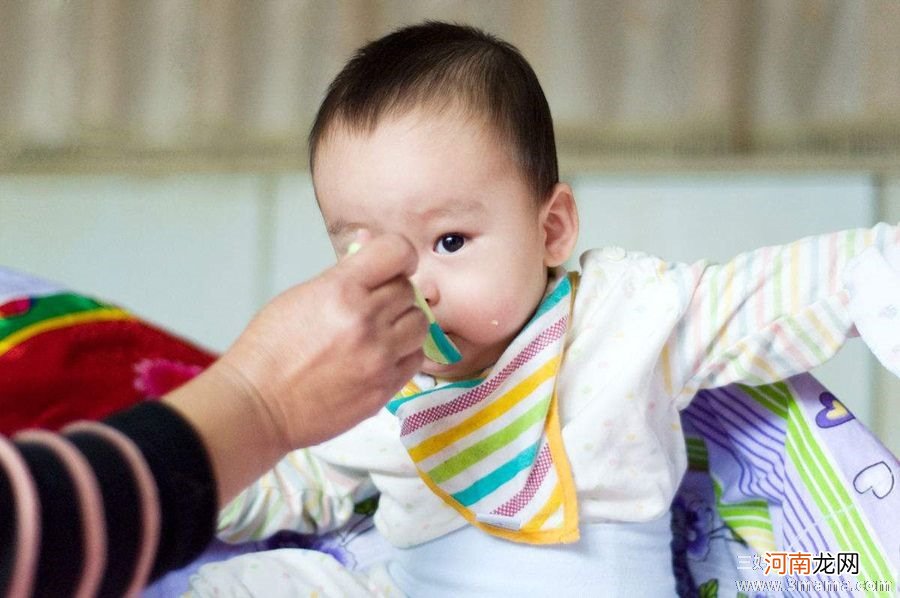 宝宝加辅食初期的喂养方法