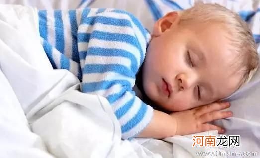为什么孩子睡觉爱踢被子？如何让宝宝睡觉更安稳？