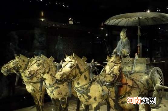 专家说秦人无盔，没希腊人重视防护？那是他根本看不懂秦军军阵