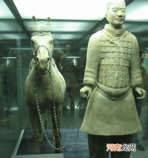 专家说秦人无盔，没希腊人重视防护？那是他根本看不懂秦军军阵