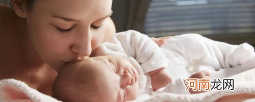 初生婴儿打嗝怎么办怎么止嗝 初生婴儿打嗝的处理方法