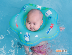 给宝宝选择游泳圈的注意事项