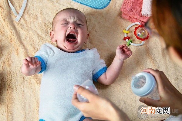 崔玉涛谈婴儿肠胀气 频繁夜醒哭闹很可能是它的原因