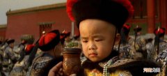 清朝国语是满语，为何灭明300年后，连皇帝溥仪都不会说满语了？