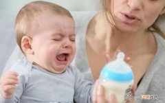 宝宝起床后,不吃奶能直接＂吃辅食＂吗？医生：超过这个年龄就行
