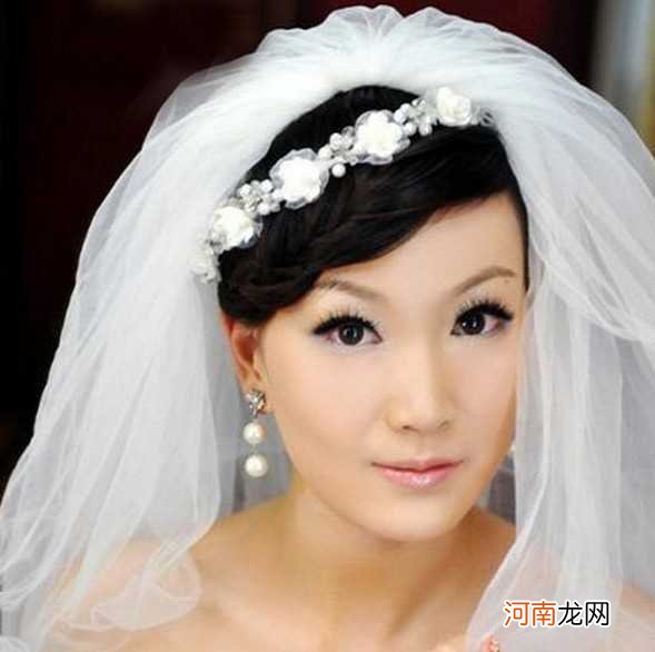 今年最流行的新娘盘发 最受欢迎的高贵新娘盘发发型图片