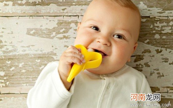 吃得太精细导致宝宝迟迟不长牙