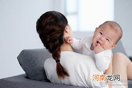 宝宝趴着睡容易窒息? 婴儿什么睡姿最安全?