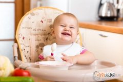 十一个月大宝宝不吃奶吃饭怎么办 孩子的成长都有过程
