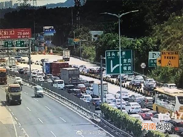 堵哭了！多地大塞车 朋友圈哀嚎！最难打车日：滴滴崩了 嘀嗒也崩了