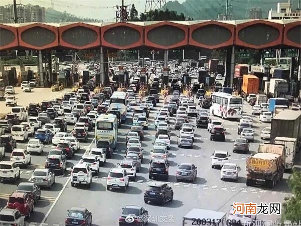 堵哭了！多地大塞车 朋友圈哀嚎！最难打车日：滴滴崩了 嘀嗒也崩了